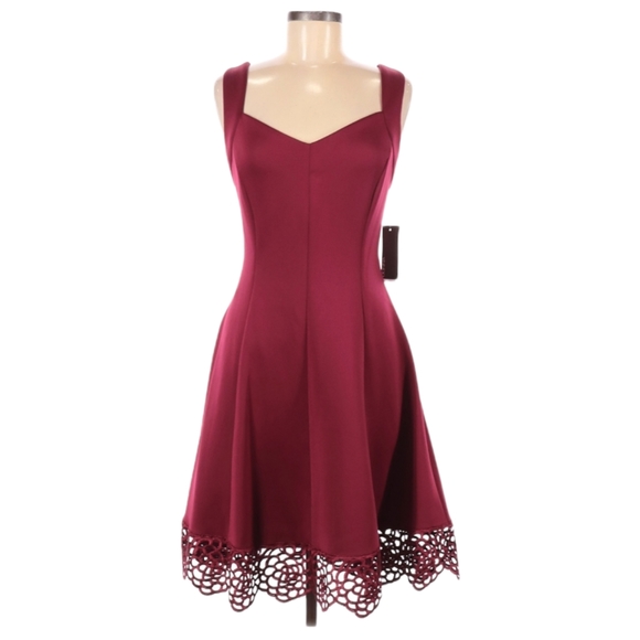 Donna Ricco Dresses & Skirts - Donna Ricco Sleeveless Cocktail Dress Size 12 V-neck Red Burgundy Lace Hem NEW